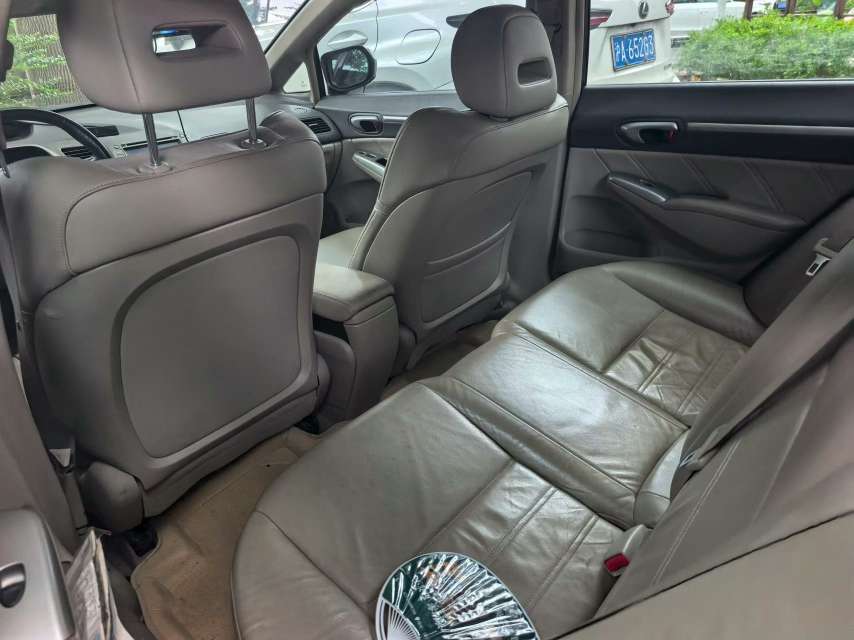 Honda Civic 1.8 Luxury 6