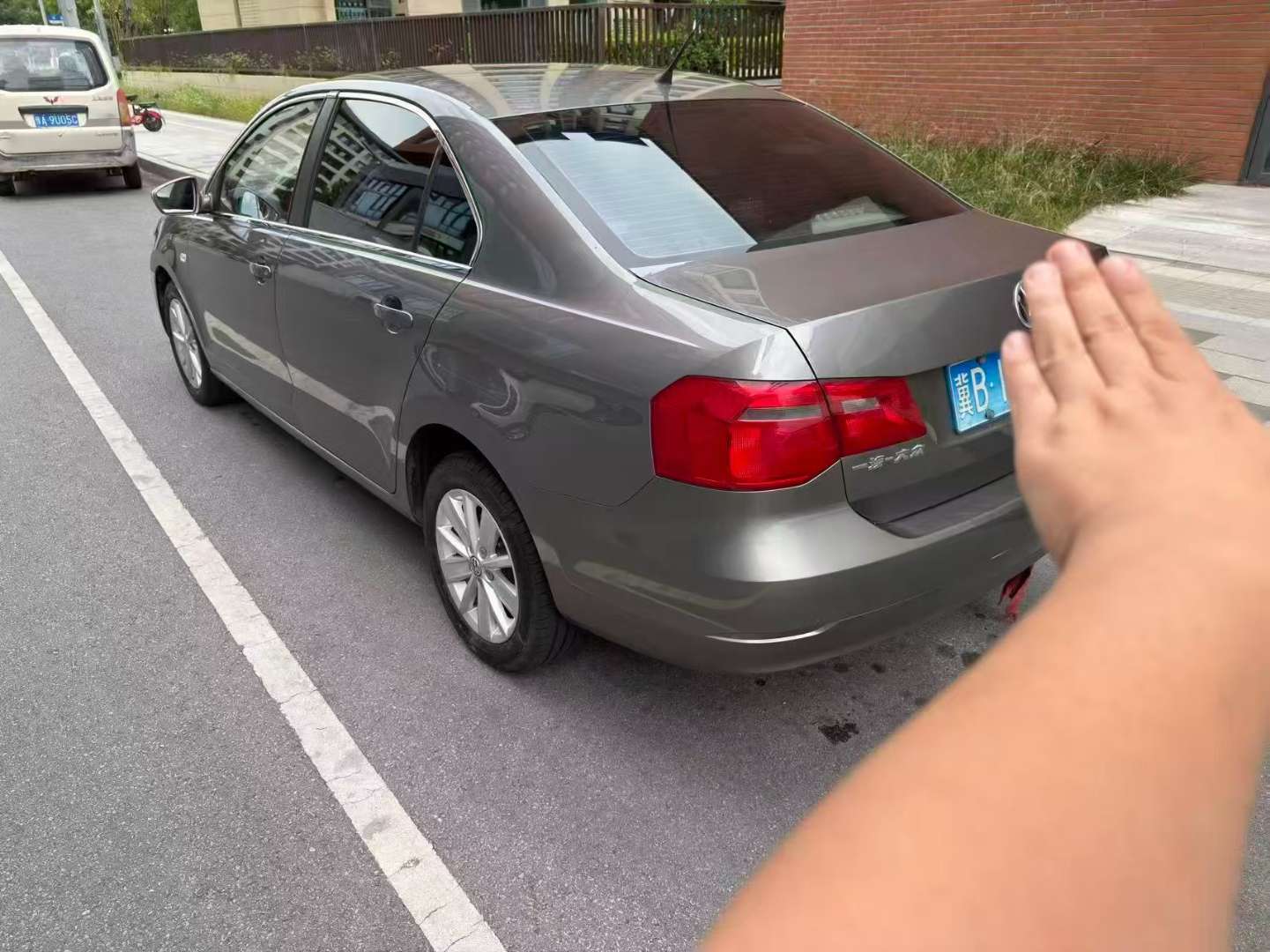 Volkswagen Jetta 1.6L Automatic Sunroof 4