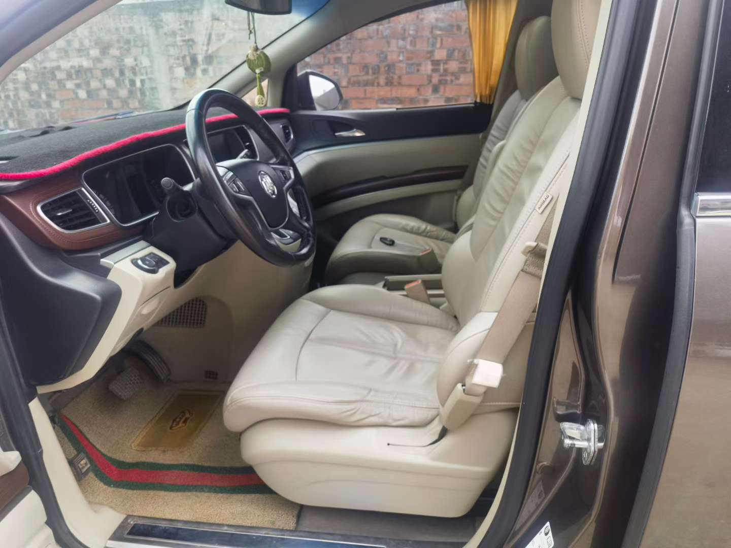 Buick GL8 5