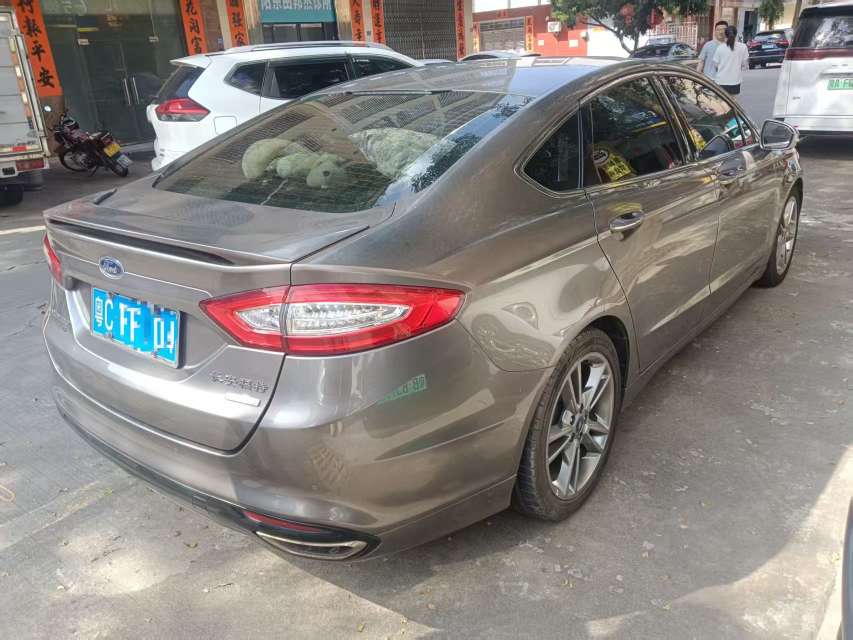 Ford Mondeo 2.0T Luxury Edition 4