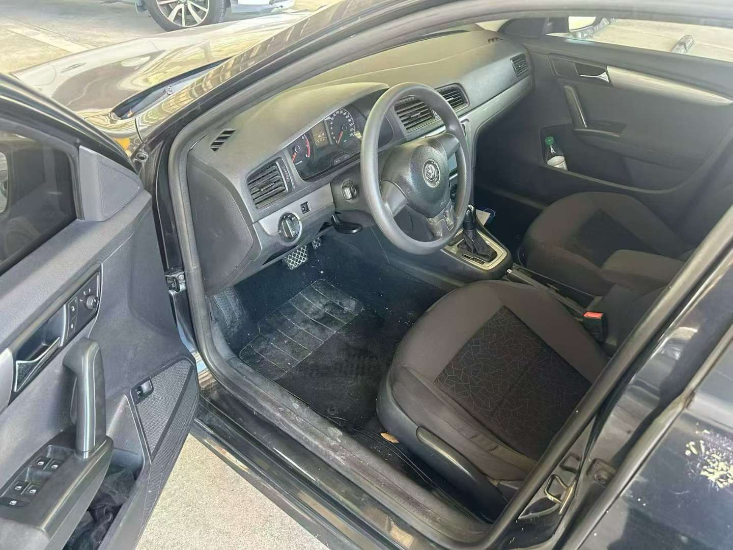Volkswagen Lavida 1.6L Automatic 4
