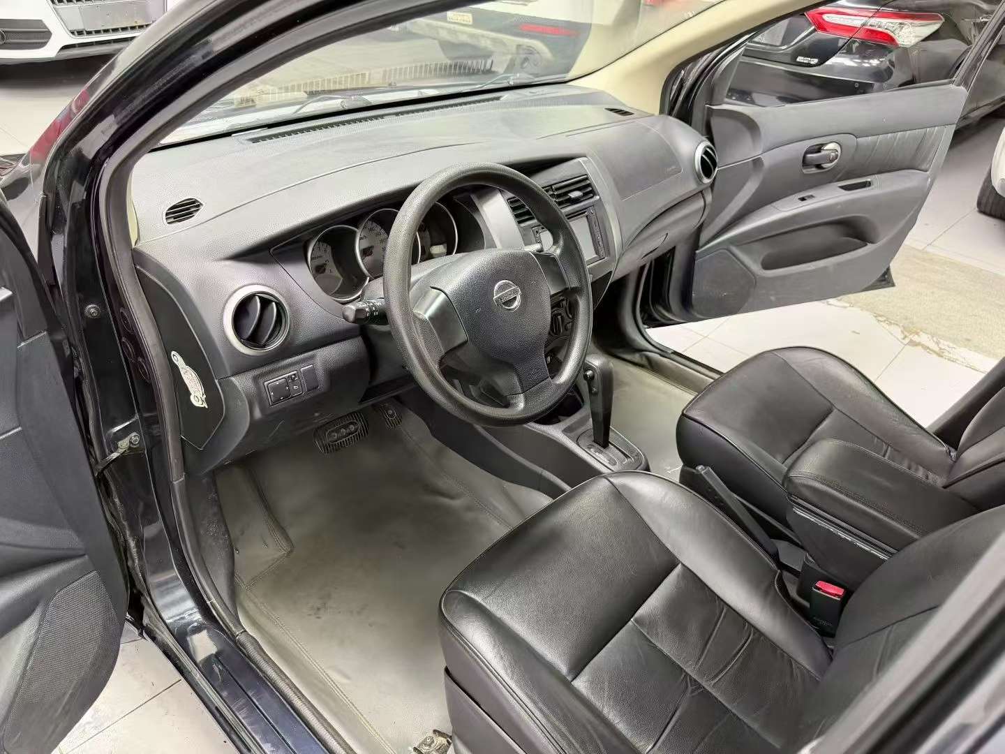 Nissan Livina 2011 Automatic 9
