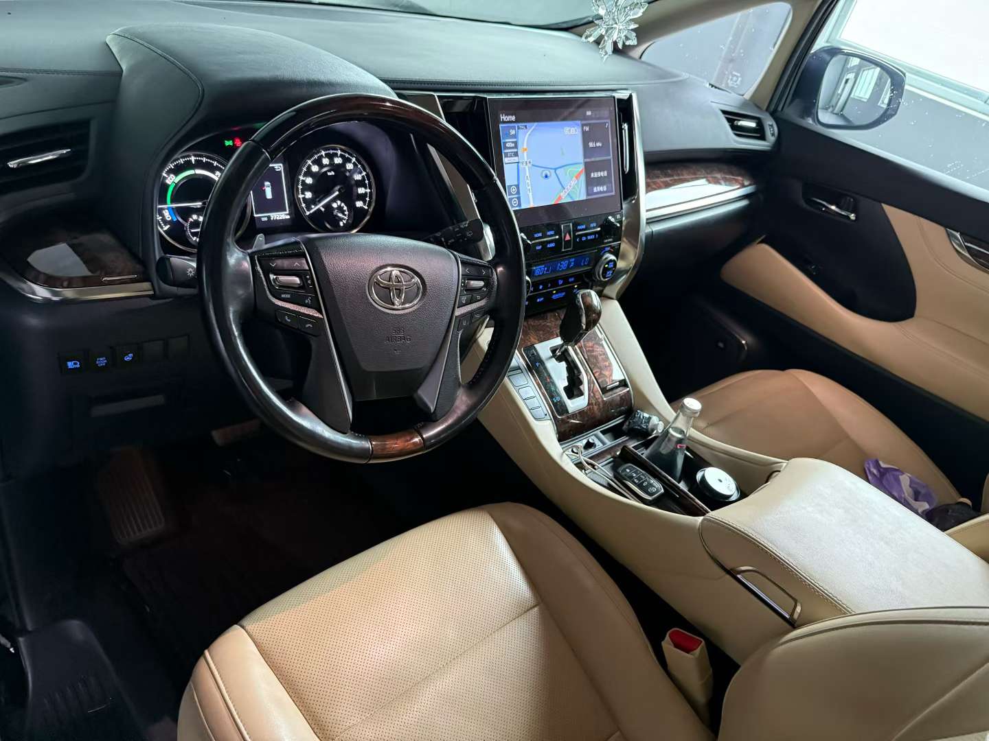 Toyota Alphard 6