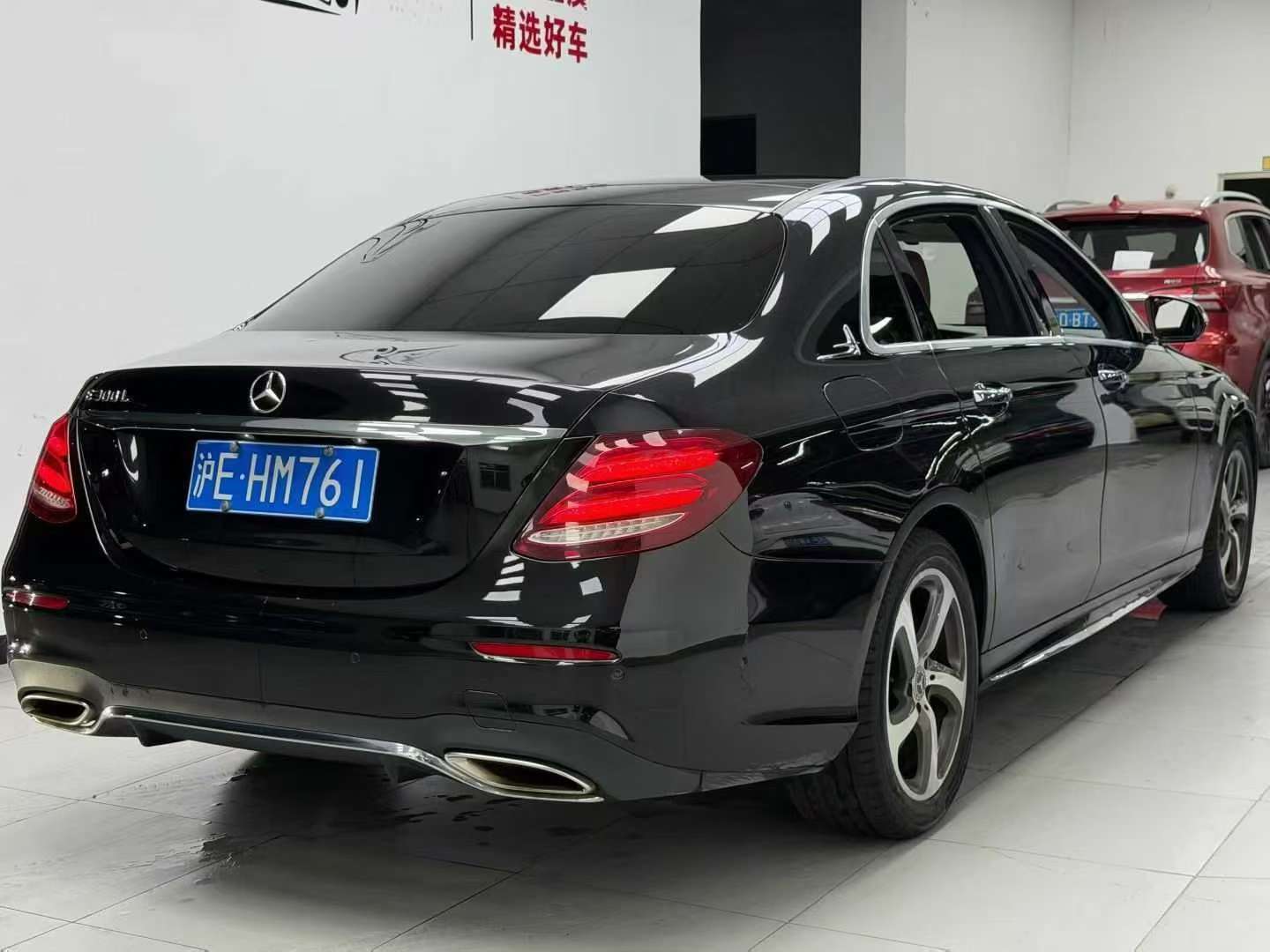 Mercedes-Benz E-Class E300L Luxury 3