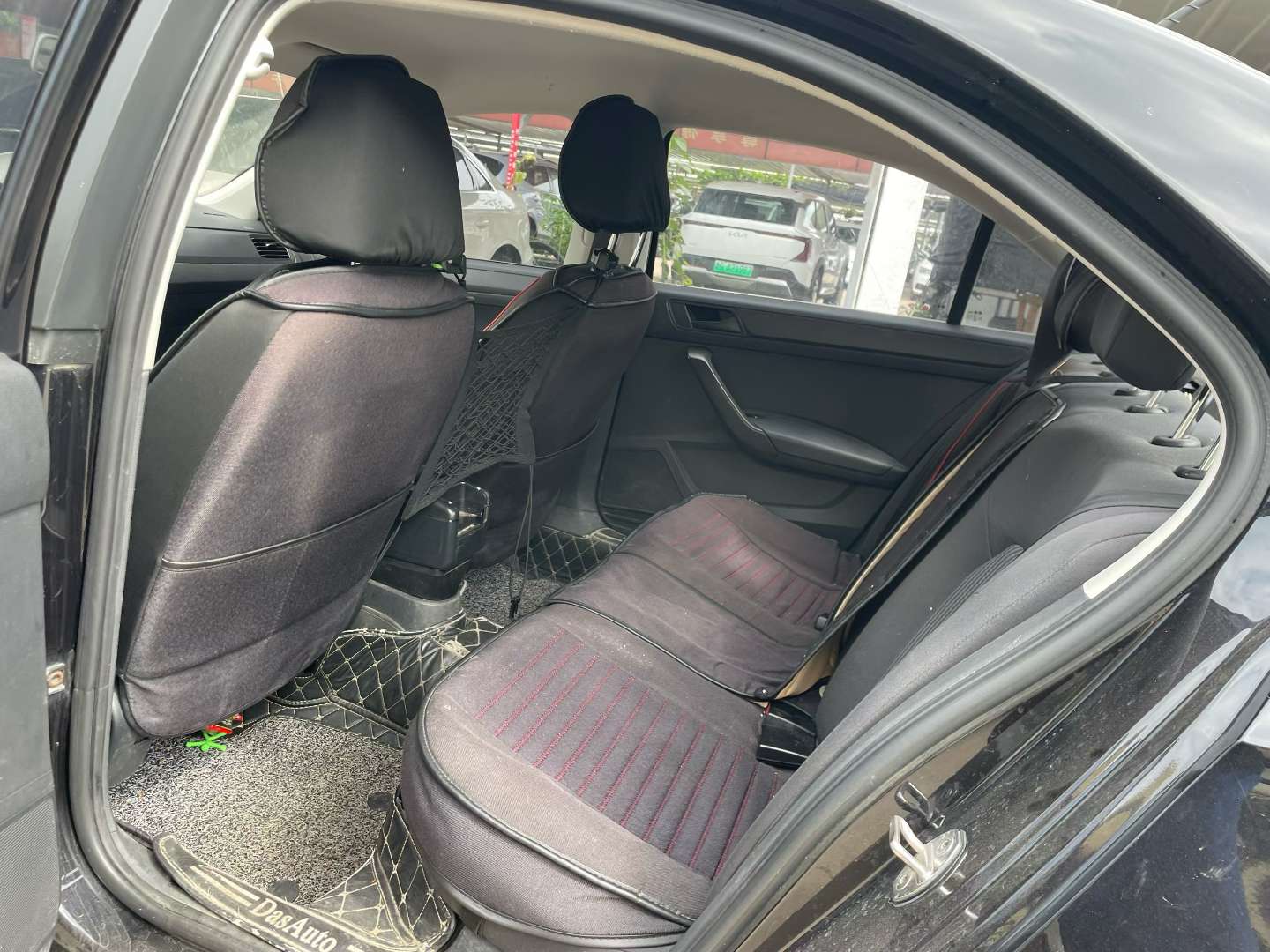 Volkswagen Santana 1.4L Manual 3