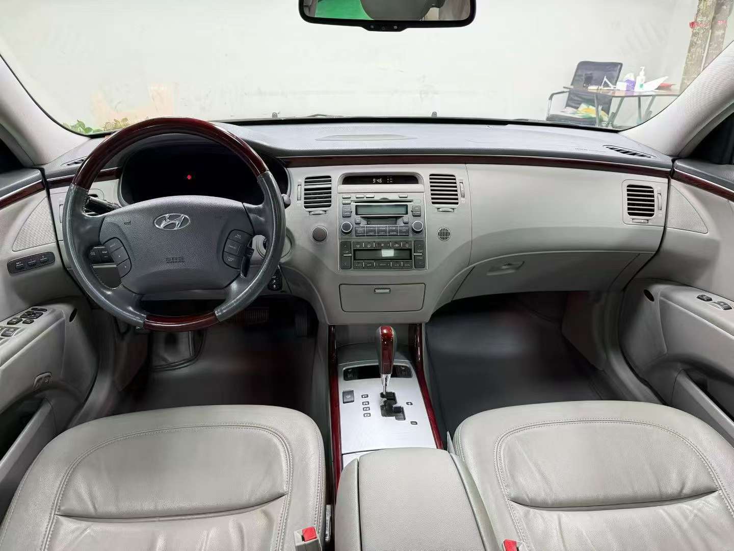 Hyundai Azera 3.3L V6 2