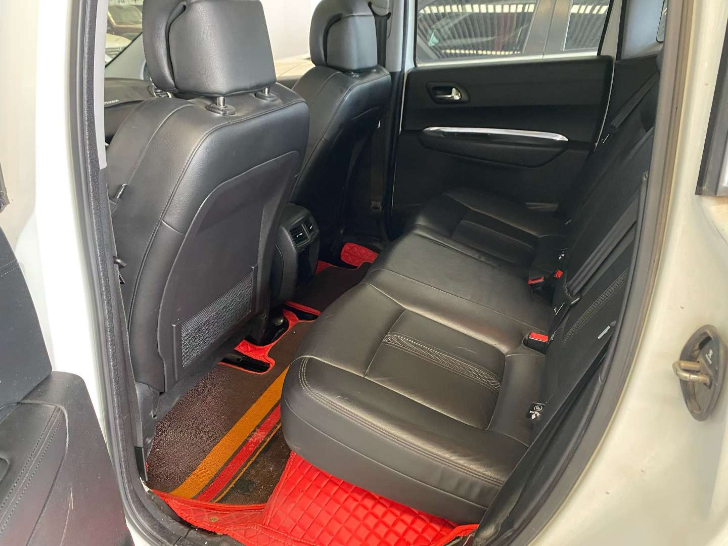 Peugeot 3008 1.6T 4