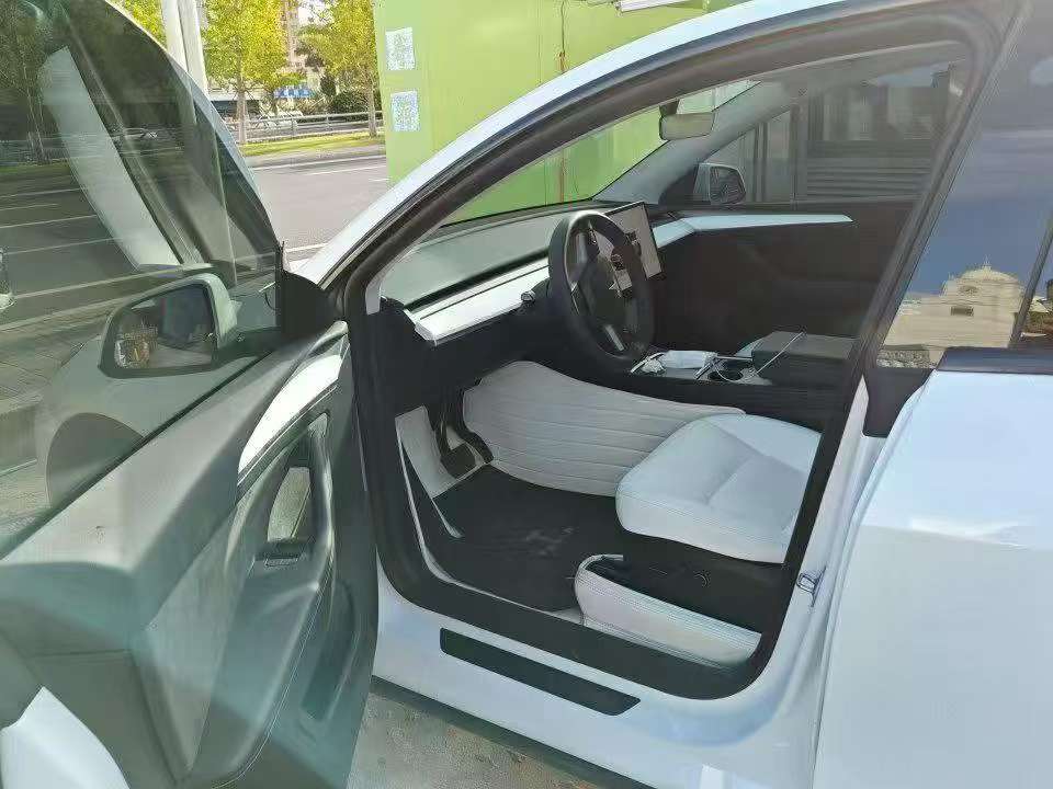 Tesla Model Y Long Range 4