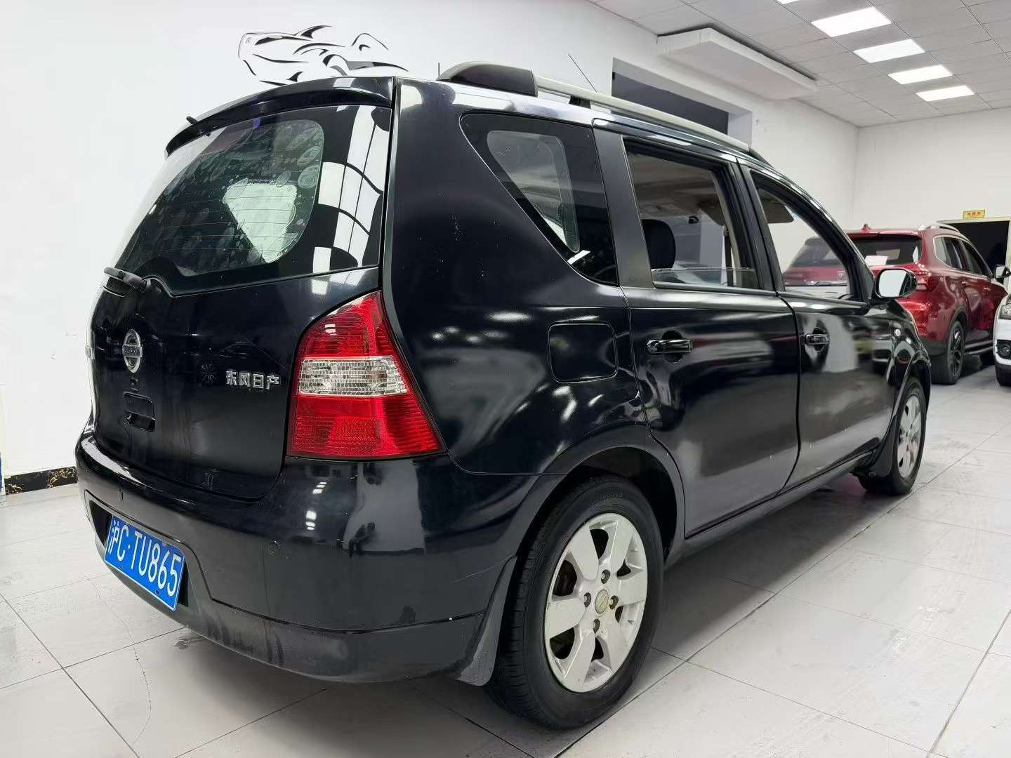 Nissan Livina 2011 Automatic 5