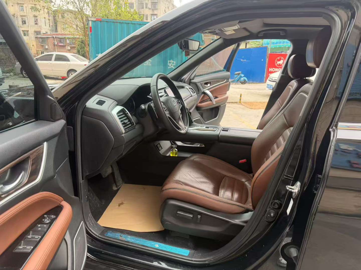Honda UR-V AWD 2.0T Automatic 370 Premium Edition 5-Seat 8