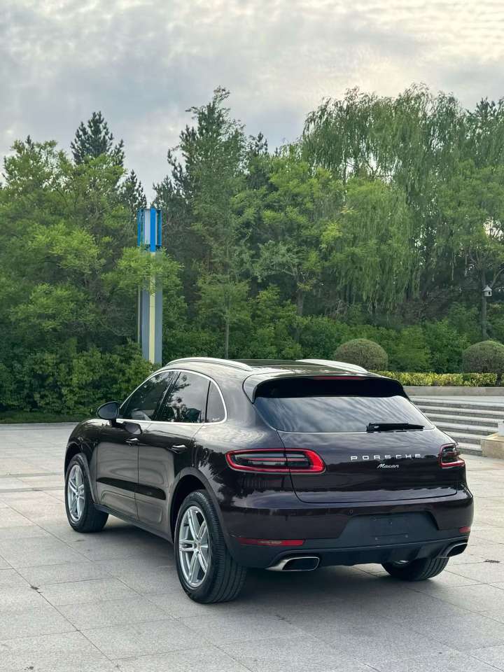 Porsche Macan 4