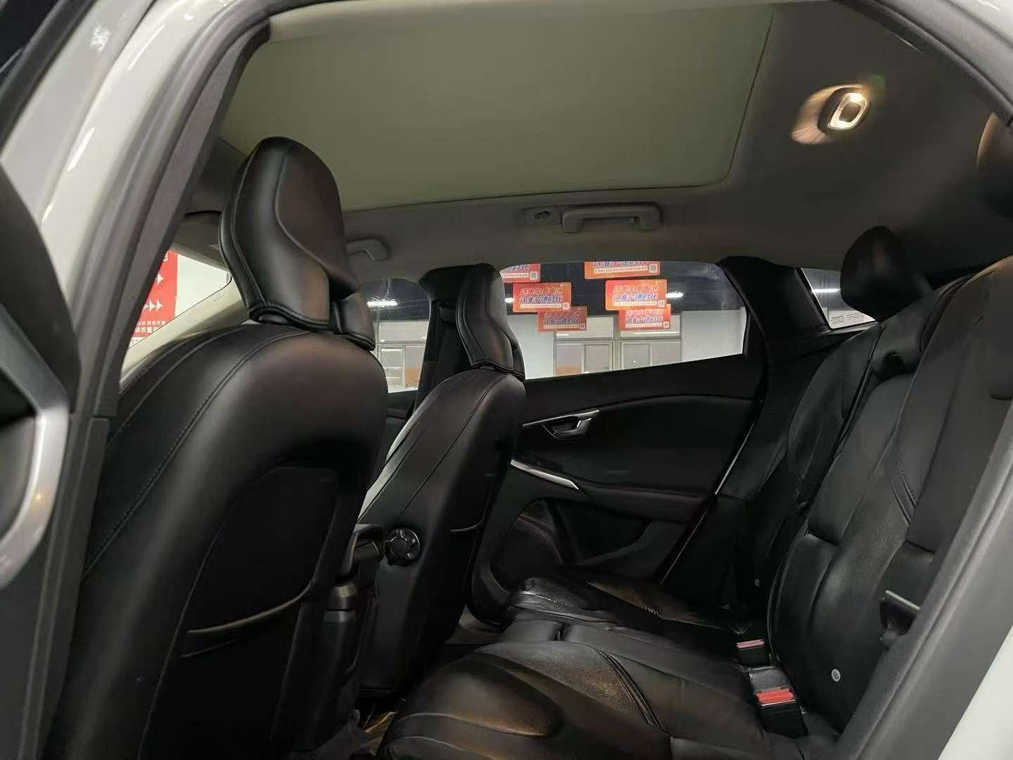 Volvo V40 1.6T 6