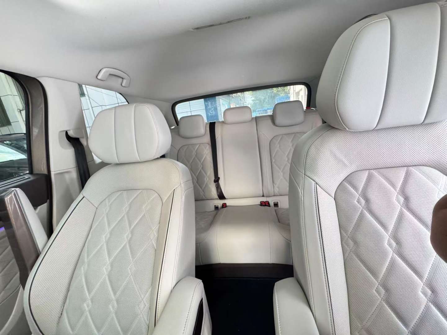 Volkswagen Viloran 2.0T Automatic Sunroof Premium Edition 380 7