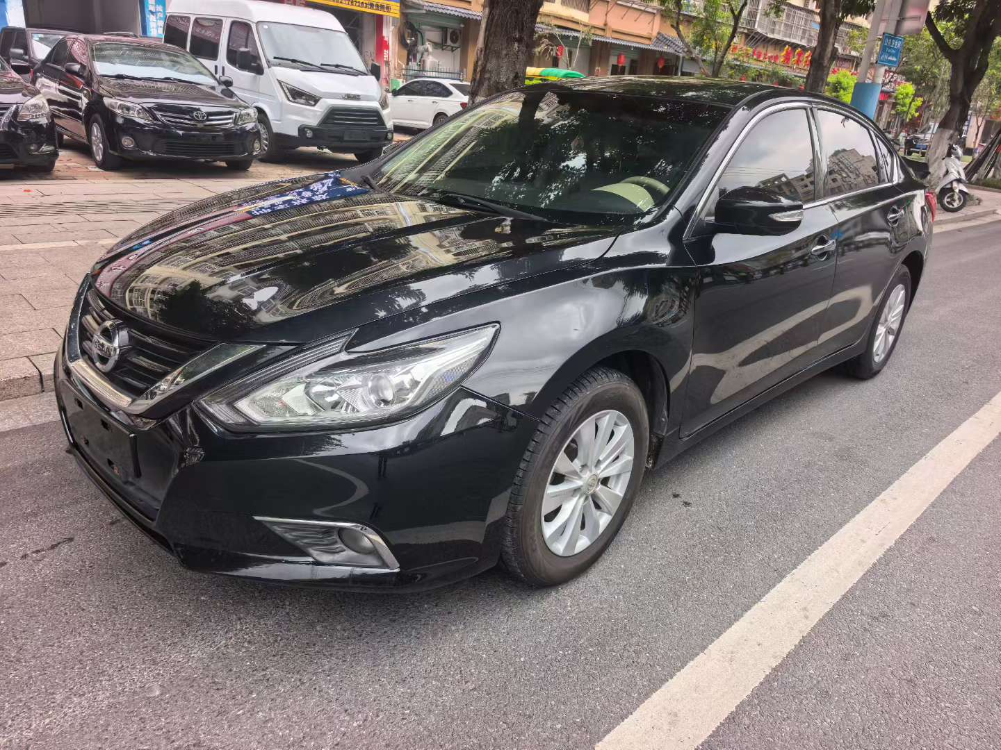 Nissan Teana 2.0L Automatic Sunroof Leather Navigation 3