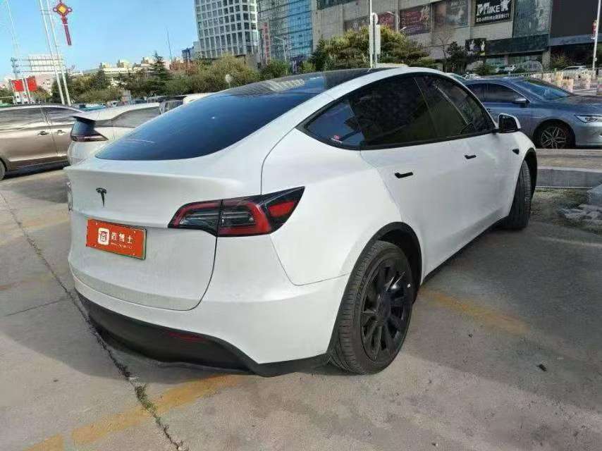 Tesla Model Y Long Range 3