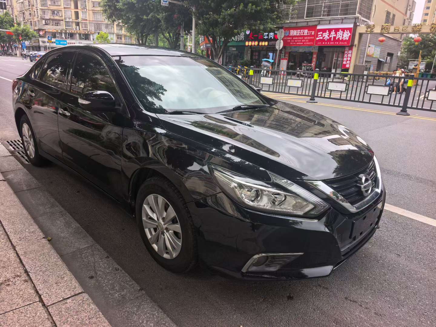 Nissan Teana 2.0L Automatic Sunroof Leather Navigation 2
