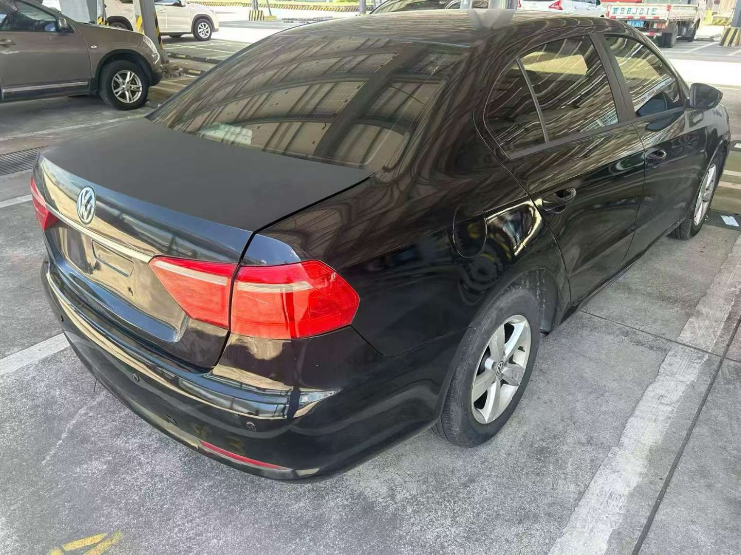 Volkswagen Lavida 1.6L Automatic 8