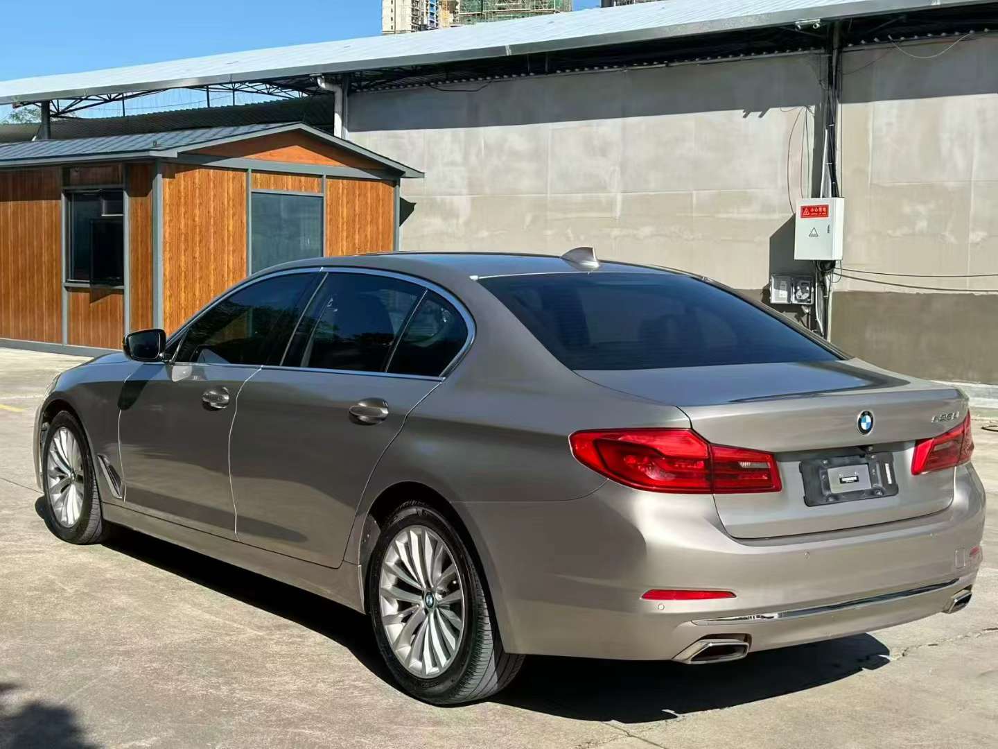 BMW 5 Series 525Li Luxury Edition 9