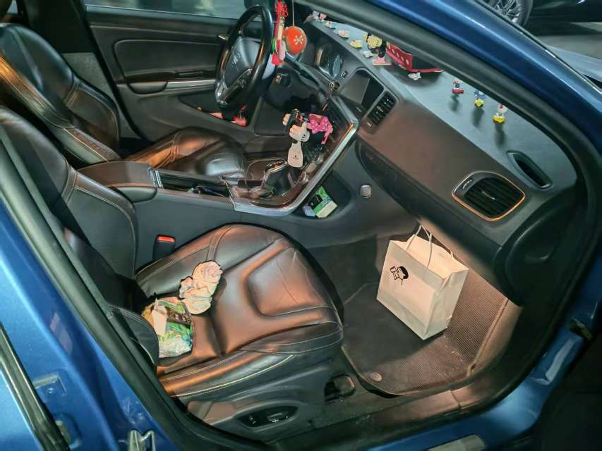 Volvo V60 2.0T Zhiyi Personal Sport Edition 4