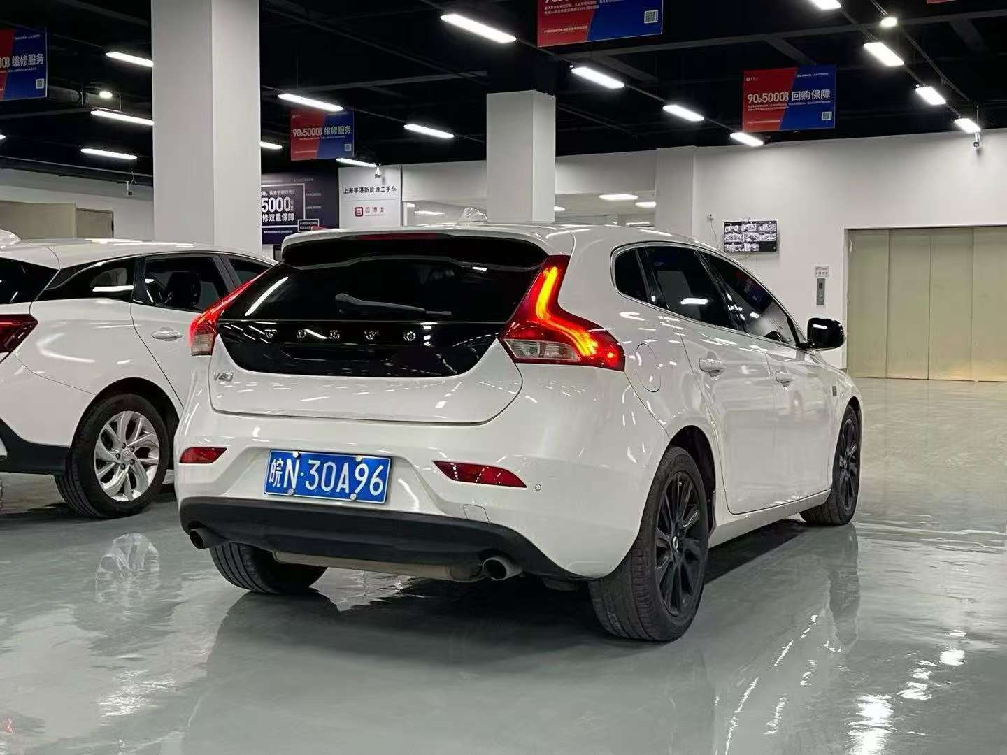Volvo V40 1.6T 7