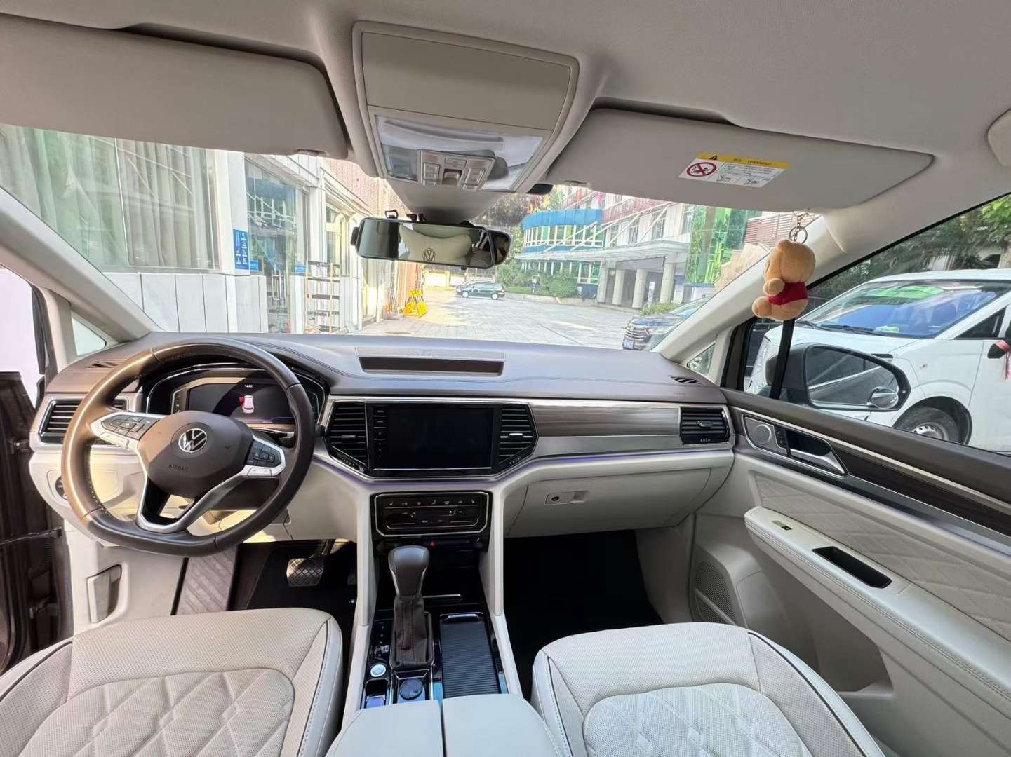 Volkswagen Viloran 2.0T Automatic Sunroof Premium Edition 380 5