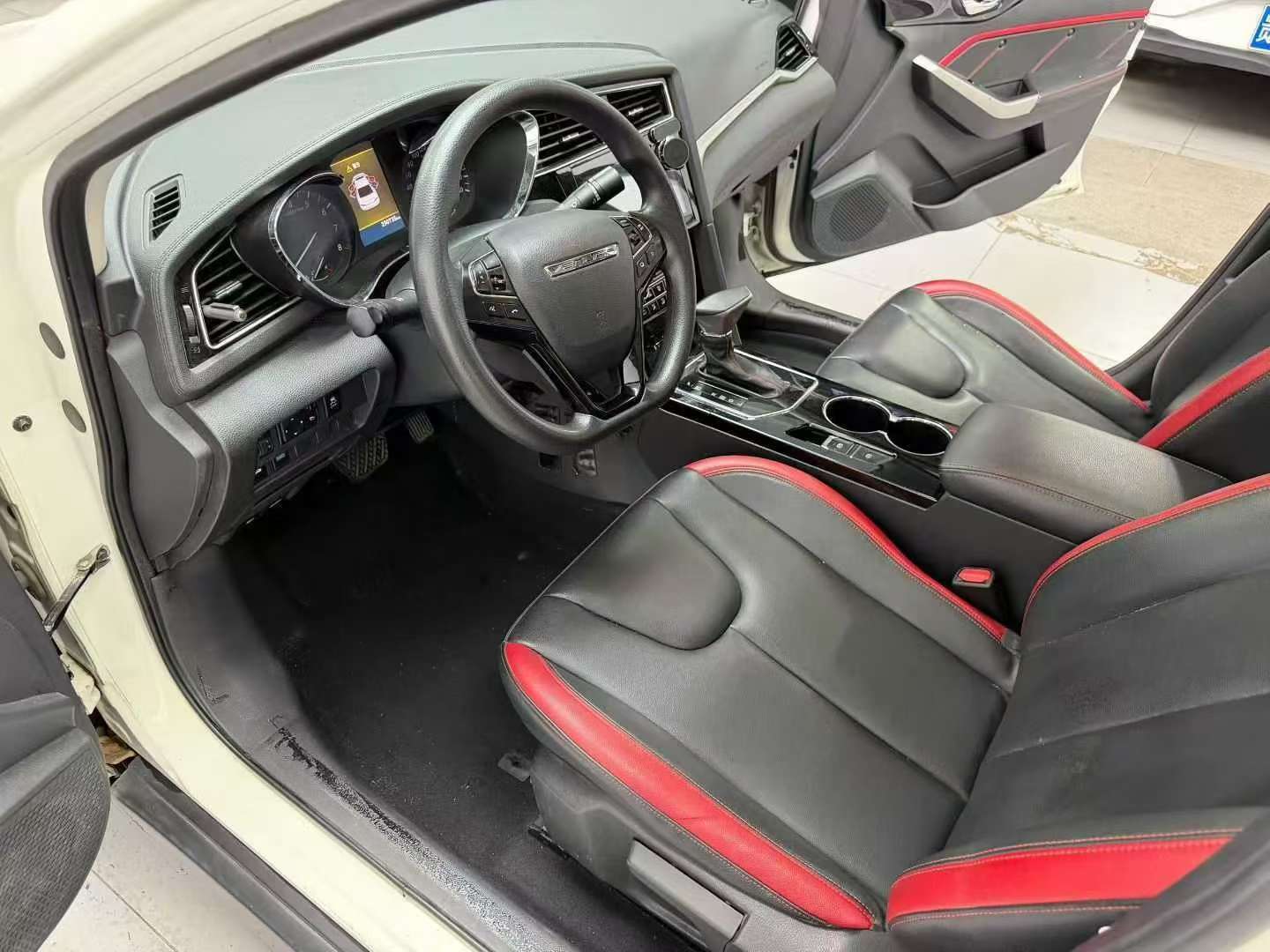 Mercedes-Benz E-Class E300L Luxury 8