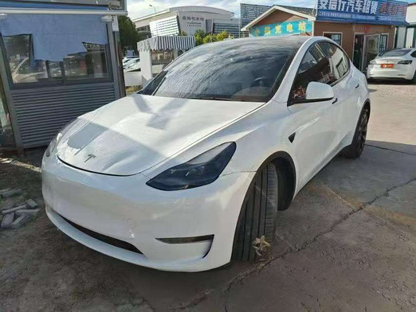 Tesla Model Y Long Range 2