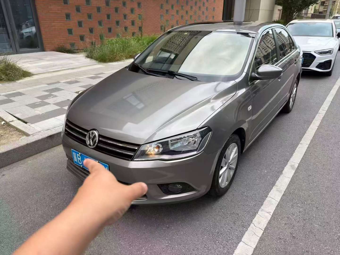 Volkswagen Jetta 1.6L Automatic Sunroof
