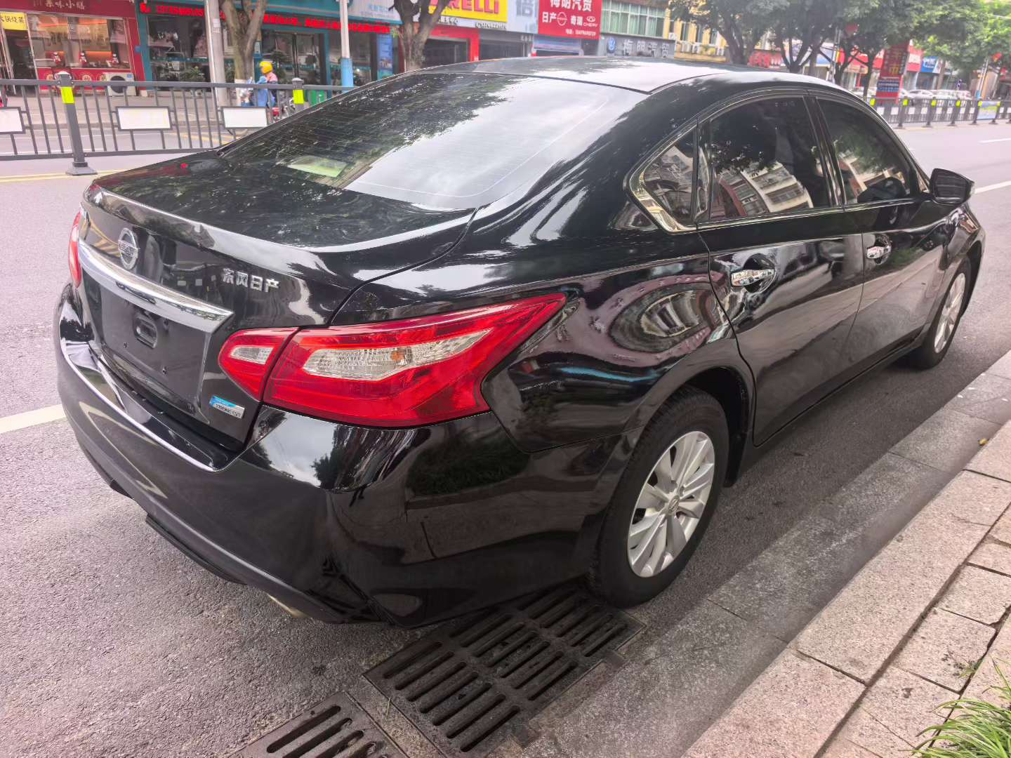 Nissan Teana 2.0L Automatic Sunroof Leather Navigation 6