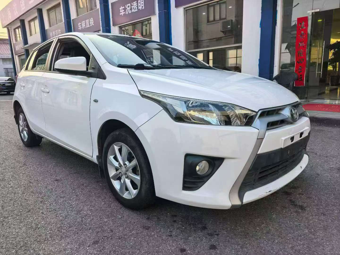Toyota Yaris L 2015 Automatic 3