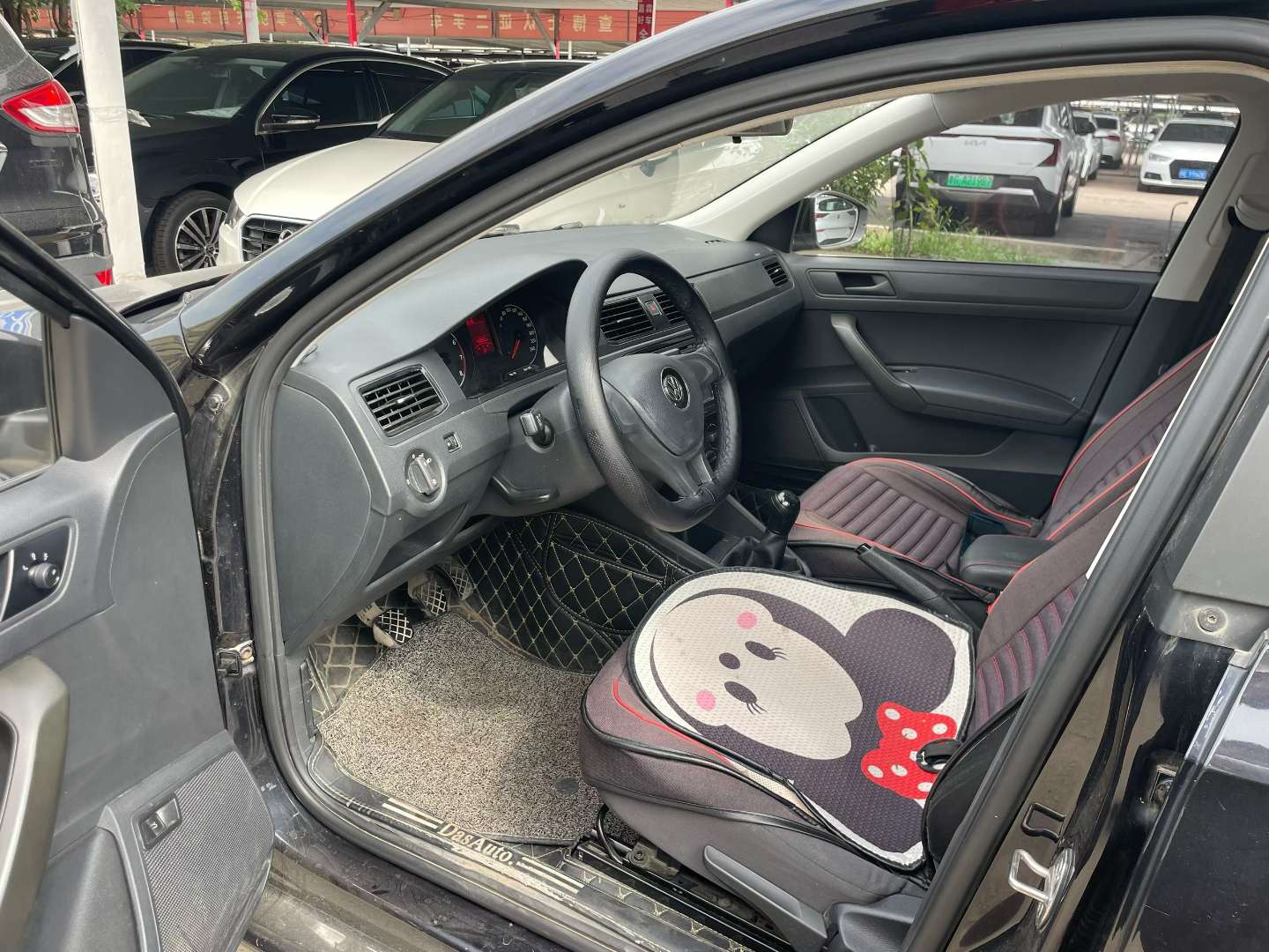 Volkswagen Santana 1.4L Manual 2