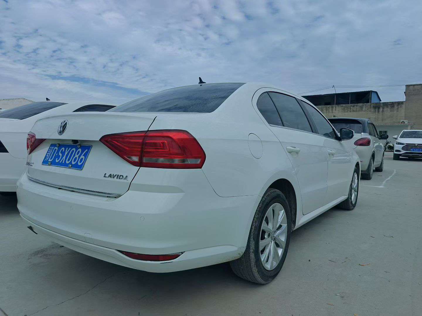 Volkswagen Lavida 1.6L 9