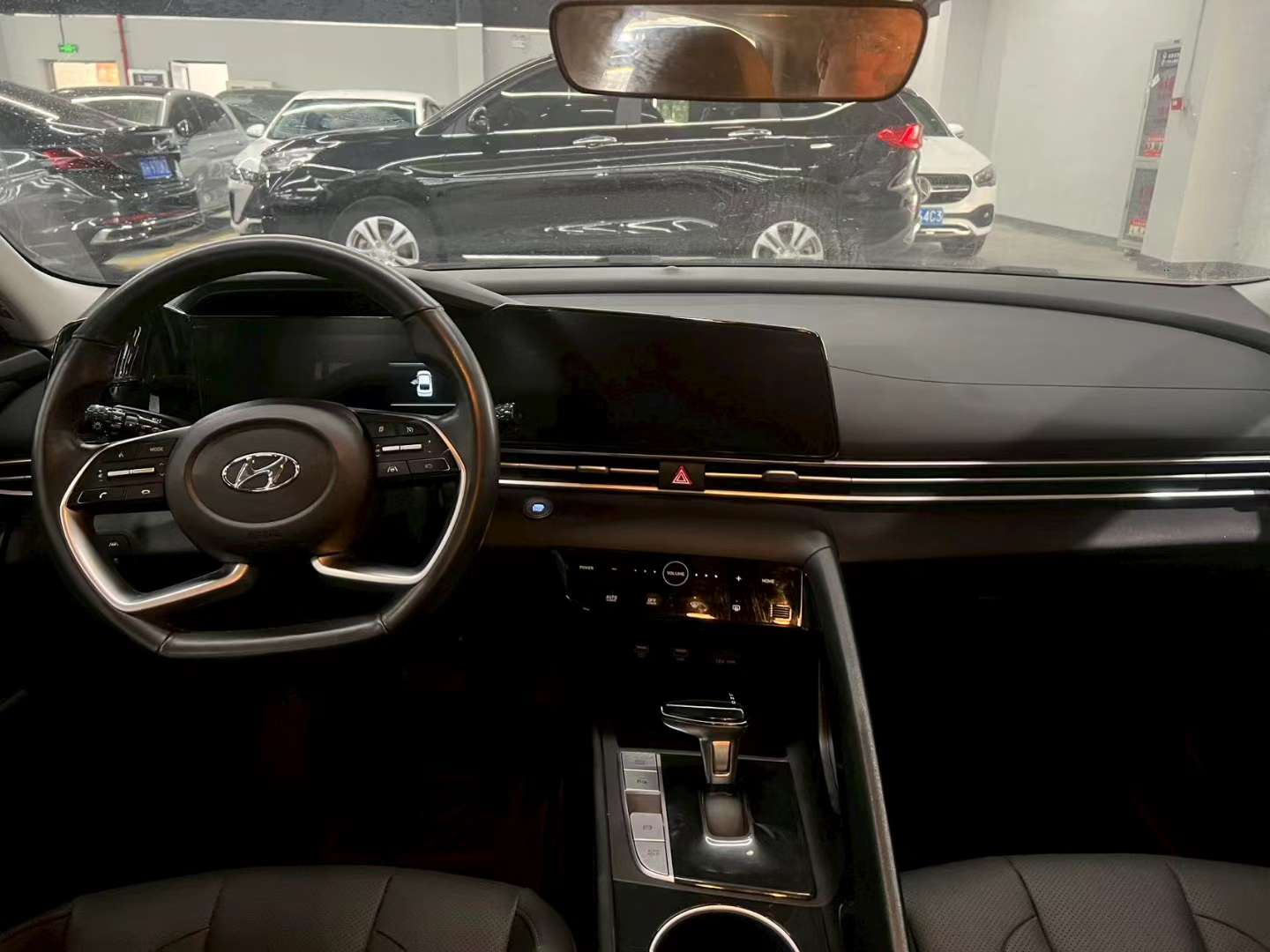 Hyundai Elantra 2022 1.5L LUX Premium 6