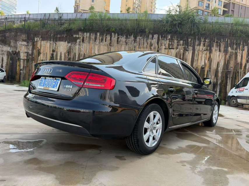 Audi A4 2.0T Automatic 4