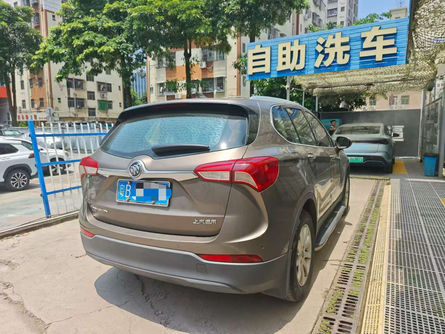 Buick Envision 20T FWD Luxury 3