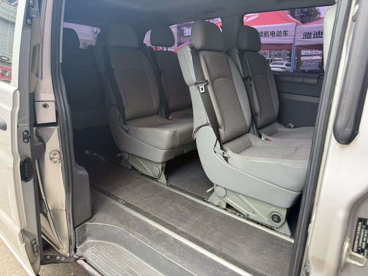 Mercedes-Benz Vito 2.5L Automatic 9-Seater 4