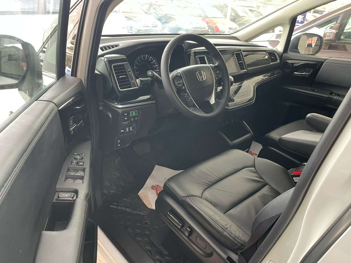 Honda Elysion Hybrid Edition Supreme Top Trim 2
