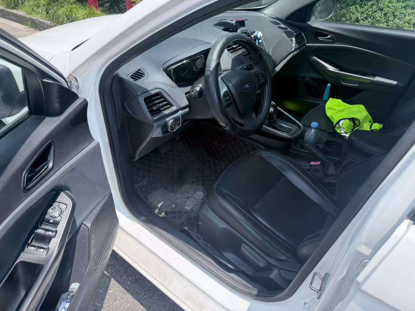 Ford Escort 1.5L Trend Edition 3