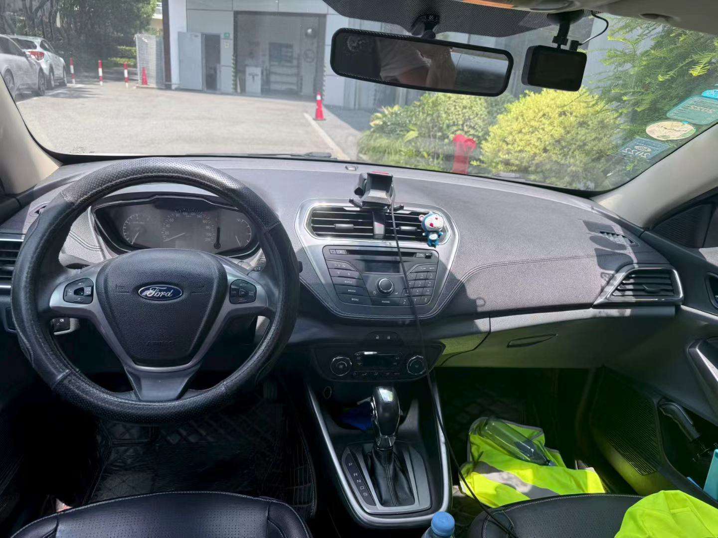Ford Escort 1.5L Trend Edition 6