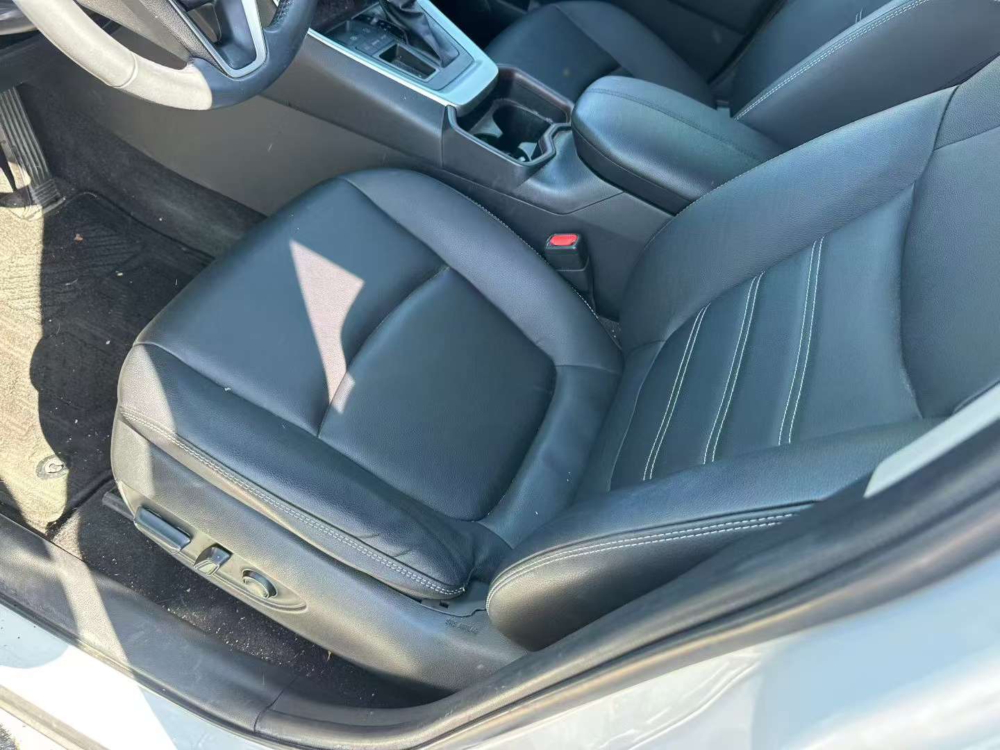 Toyota RAV4 2.0L Automatic Panoramic Sunroof 3