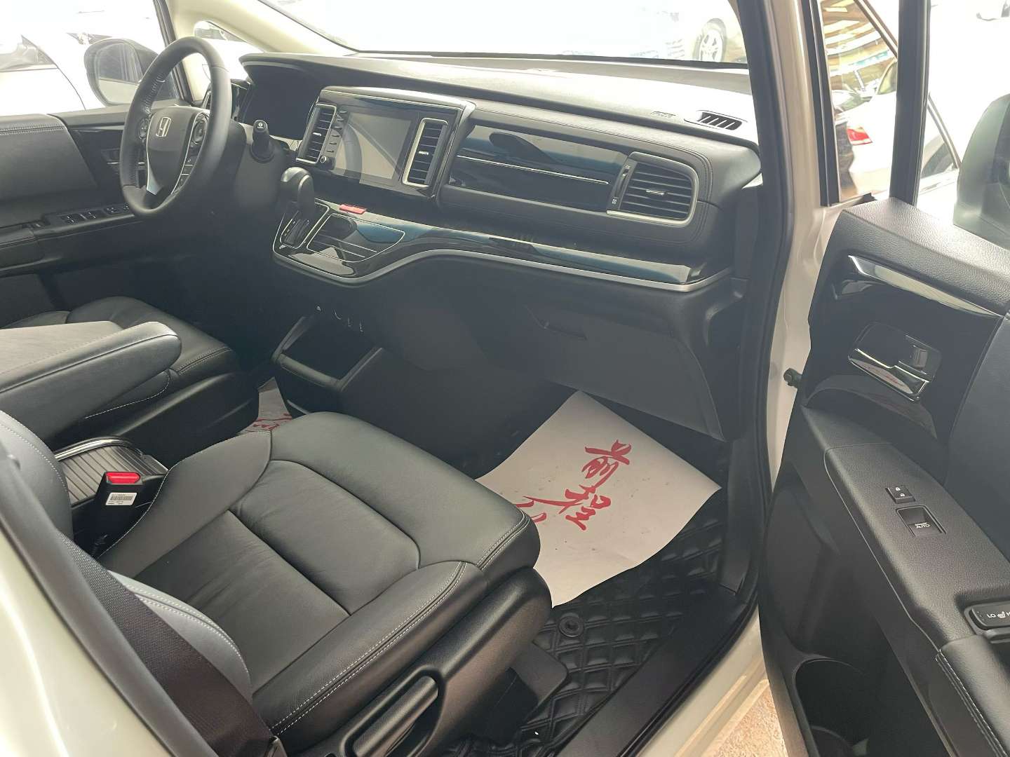 Honda Elysion Hybrid Edition Supreme Top Trim 4
