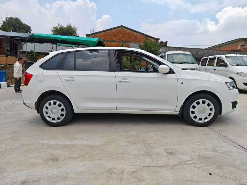 Skoda Rapid 1.6L Automatic 4