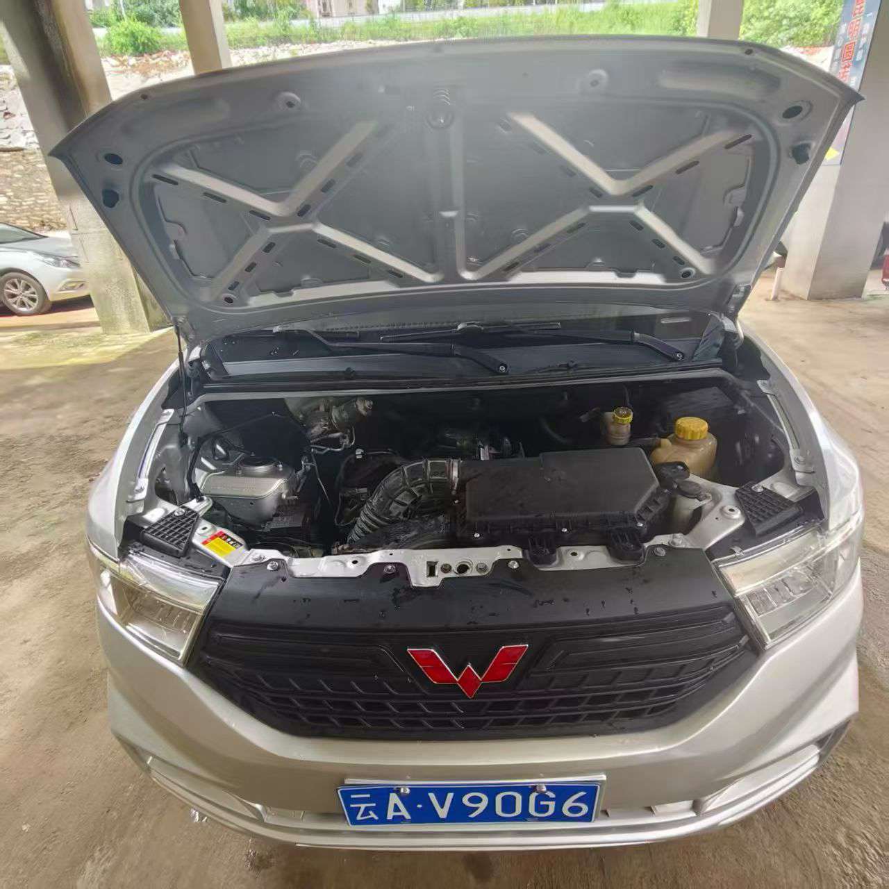 Wuling Hongguang V 8