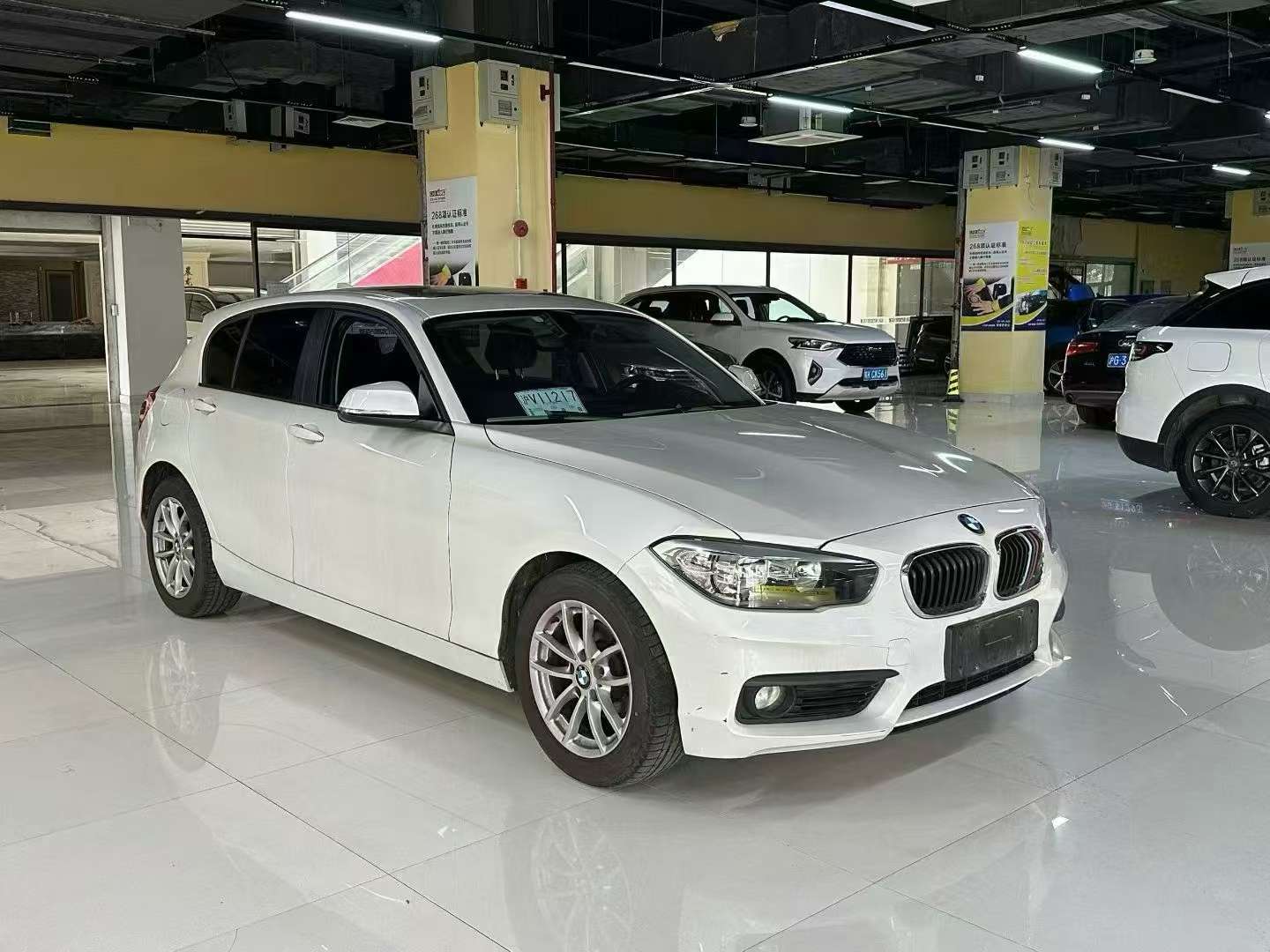 BMW 1 Series 118i Leading Edition 3