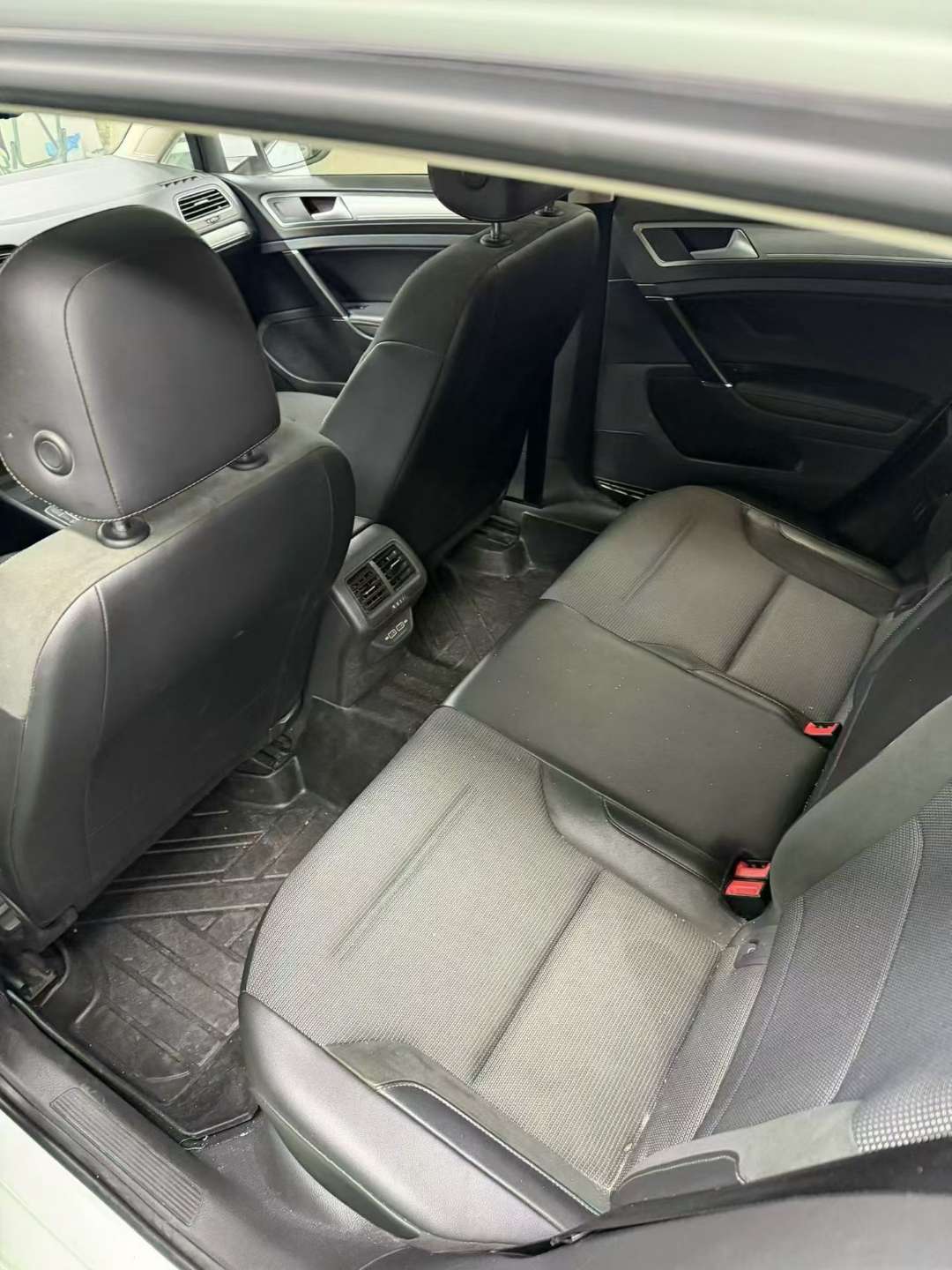 Volkswagen Golf 1.4T Automatic Sunroof Edition 3