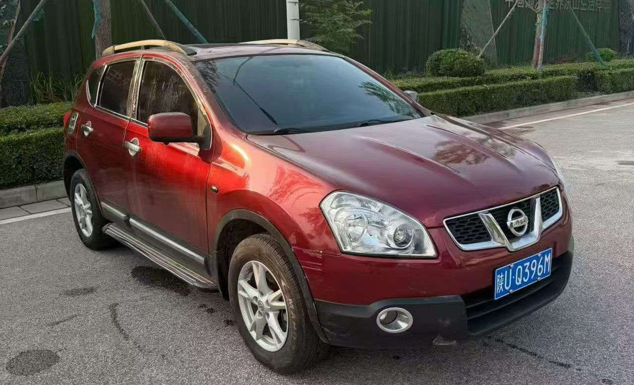 Nissan Qashqai 2011 Automatic with Sunroof 3
