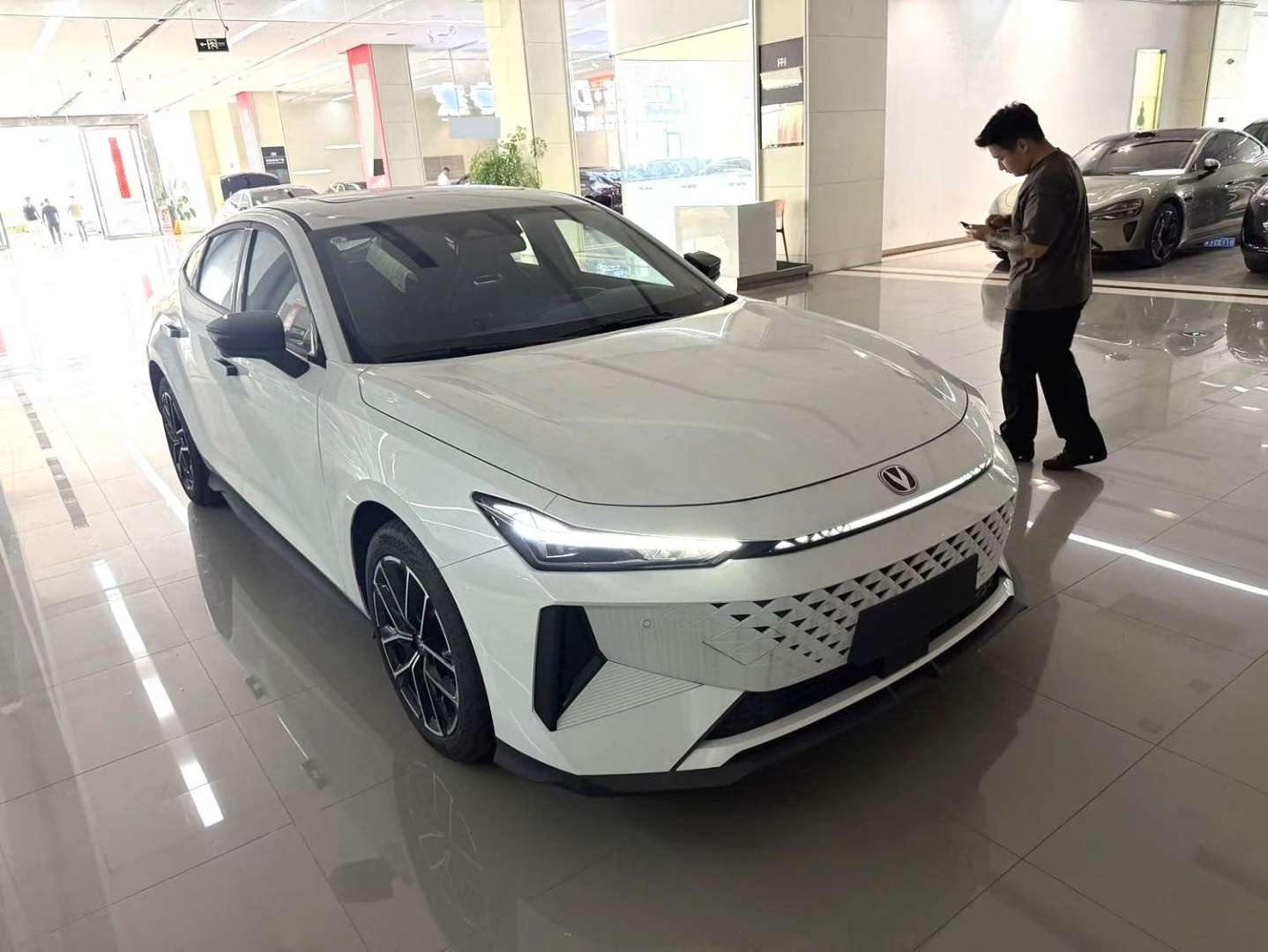 Changan UNI-V iDD 1.5 CVT BlueCore 136KM 2