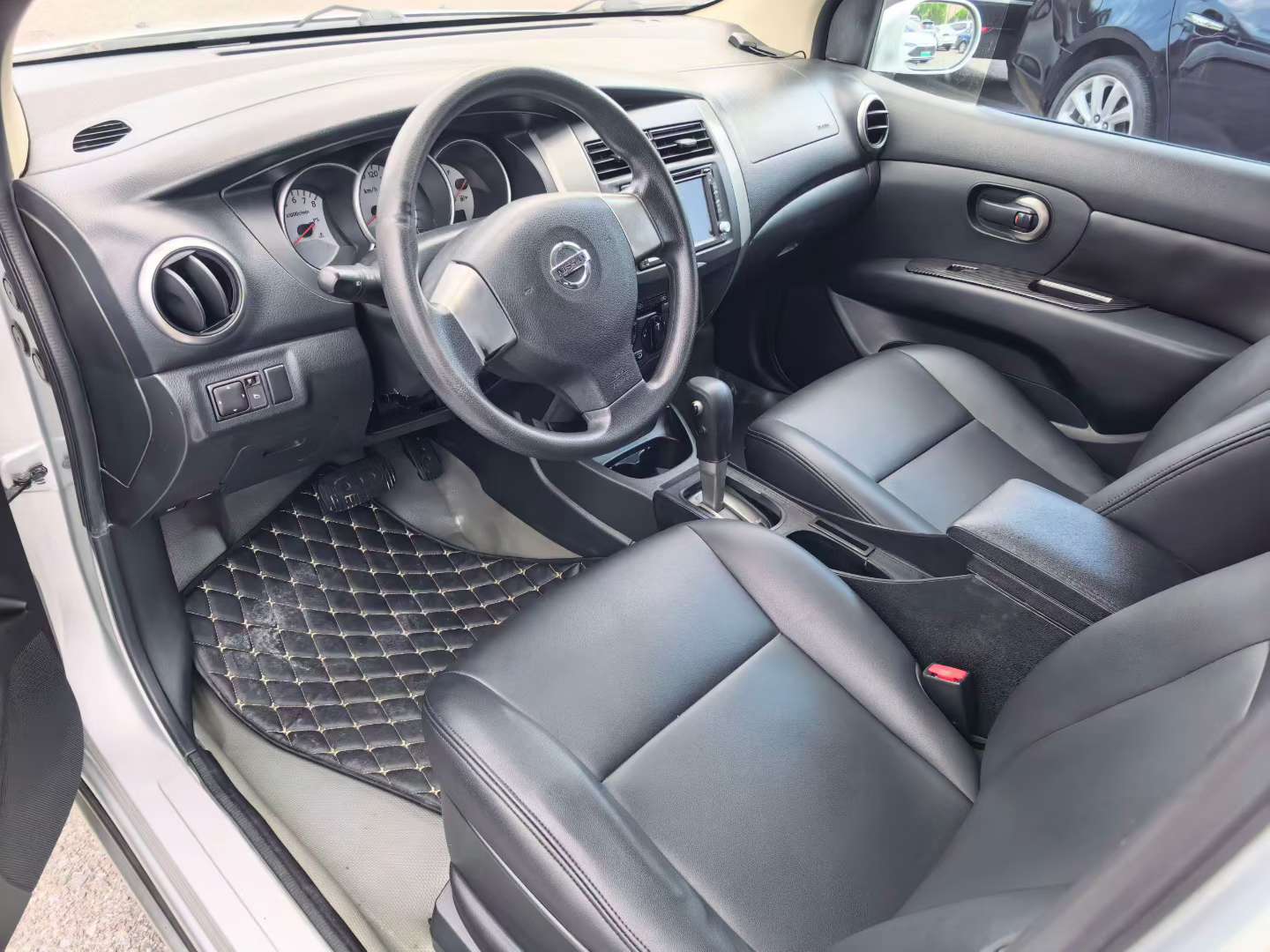 Nissan Livina 2