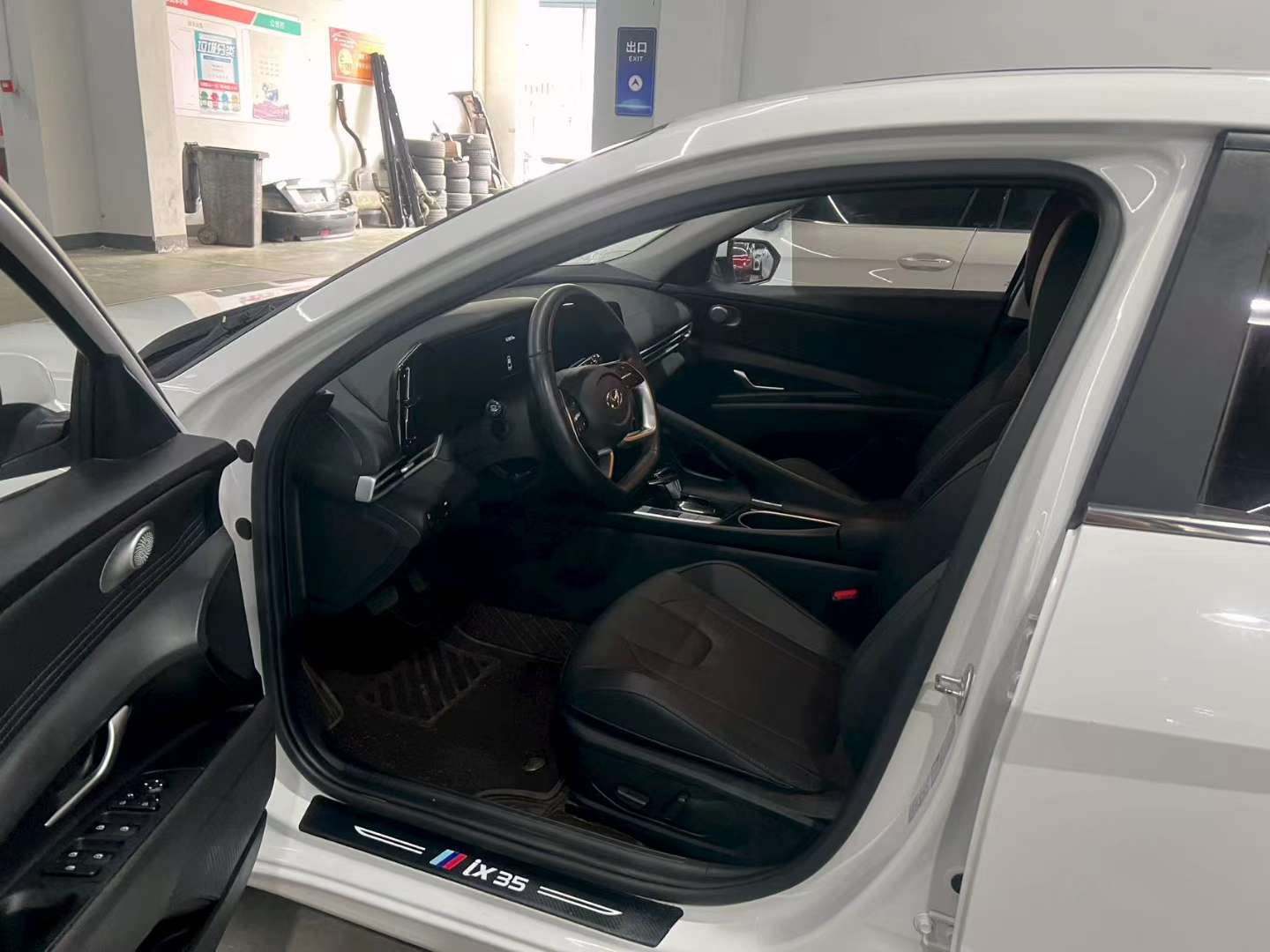 Hyundai Elantra 2022 1.5L LUX Premium 4