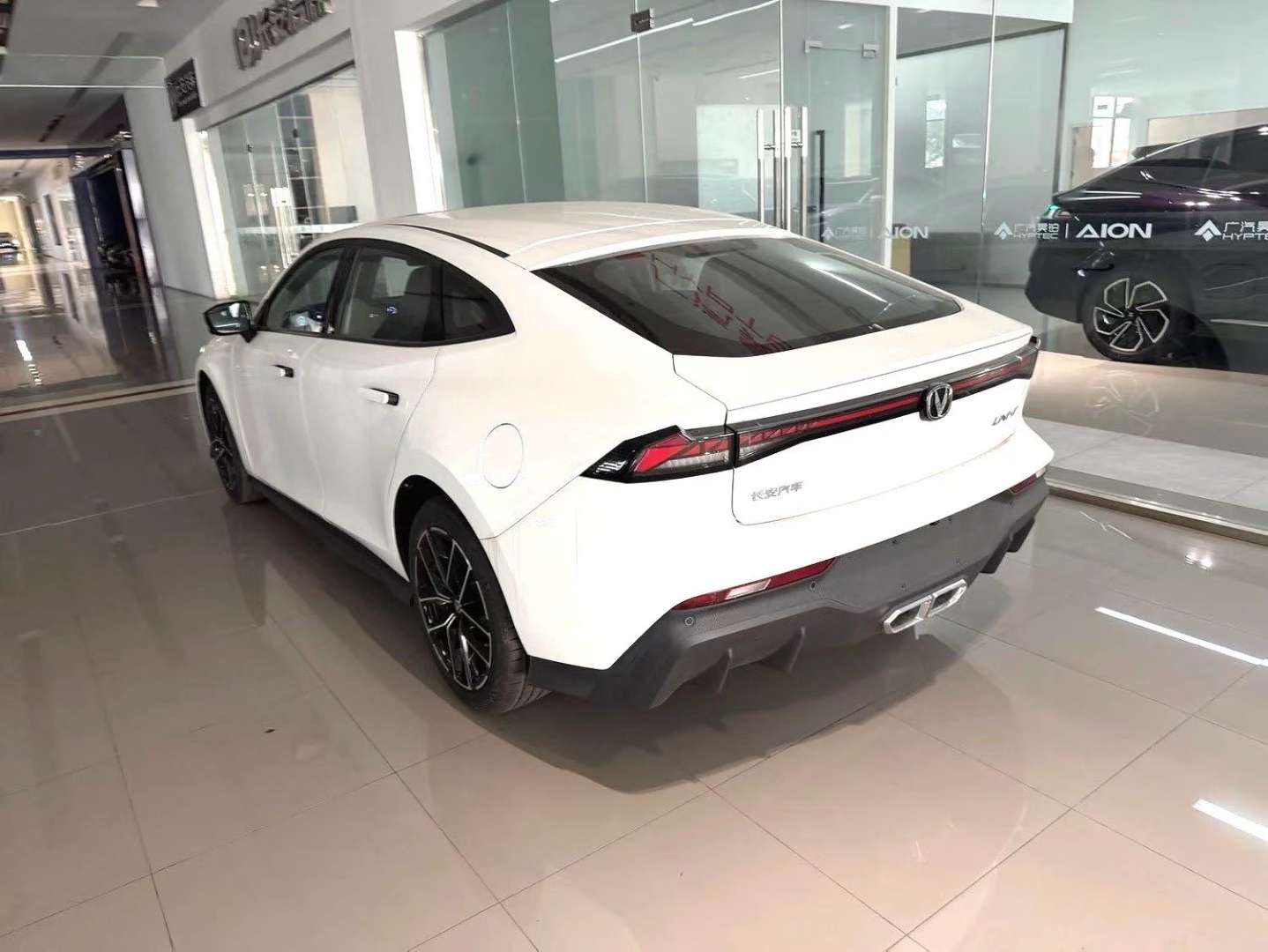 Changan UNI-V iDD 1.5 CVT BlueCore 136KM 8